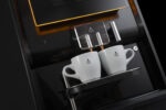 Twee kopjes koffie tegelijk uit een Animo OptiMe X koffiemachine voor de zakelijke markt